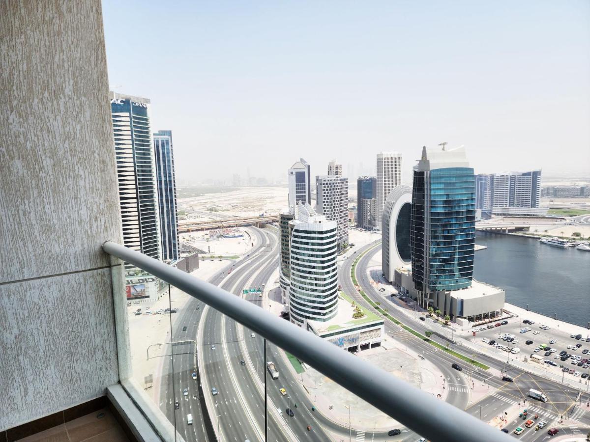 Rh- Modern Elegance 2br, Prime Location, Walk To Mall Appartement *